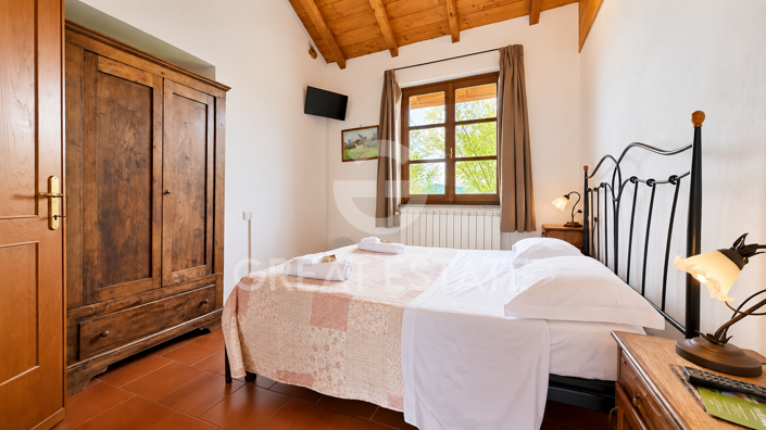 Image No.23-6 Bed Farmhouse for sale