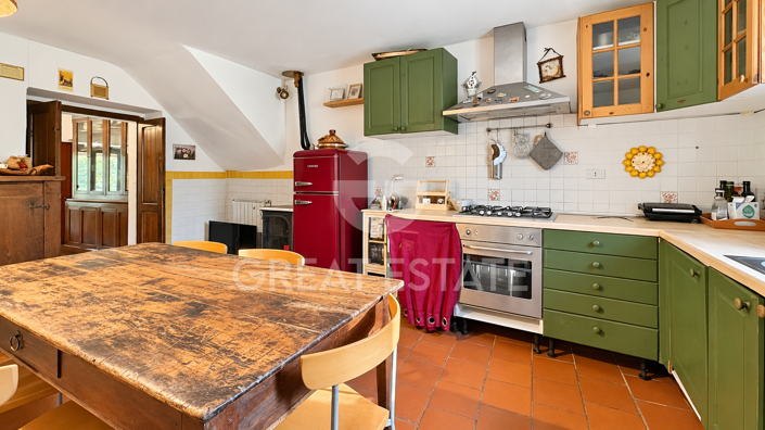 Image No.26-6 Bed Farmhouse for sale