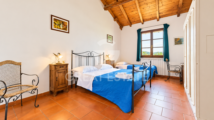 Image No.29-6 Bed Farmhouse for sale