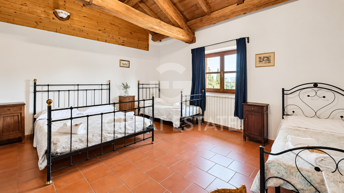 Image No.30-6 Bed Farmhouse for sale
