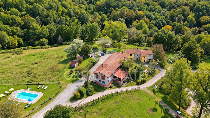 Image No.4-6 Bed Farmhouse for sale