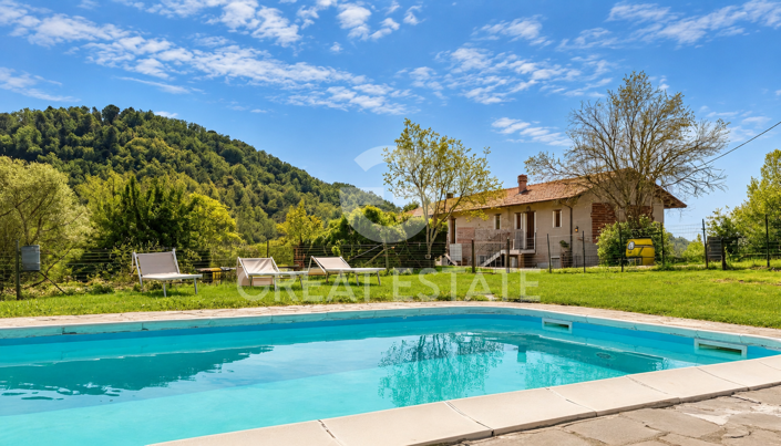 Image No.8-6 Bed Farmhouse for sale