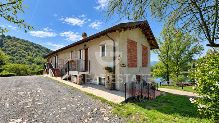 Image No.9-6 Bed Farmhouse for sale