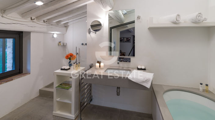 Image No.38-6 Bed Country House for sale
