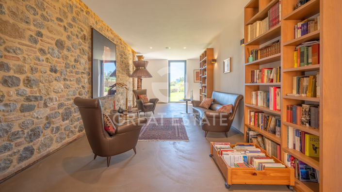Image No.57-5 Bed Country House for sale