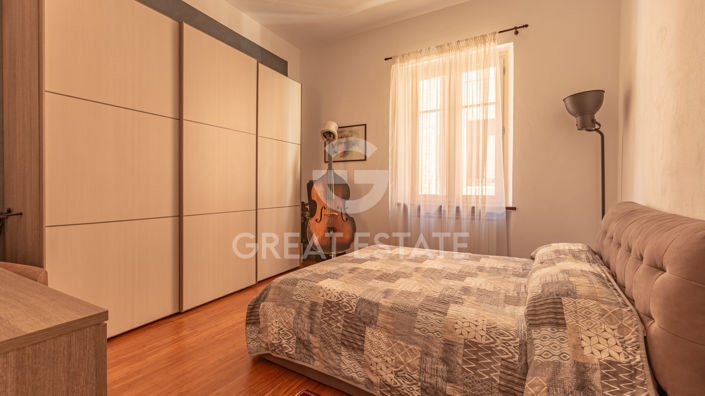 Image No.12-1 Bed Property for sale