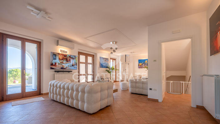 Image No.3-5 Bed Country House for sale