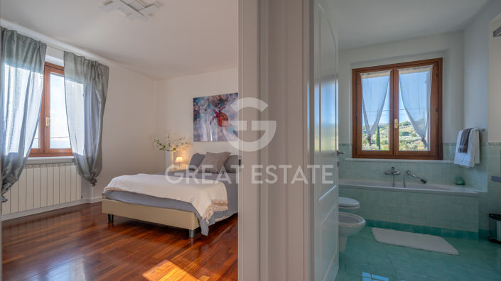 Image No.34-5 Bed Country House for sale