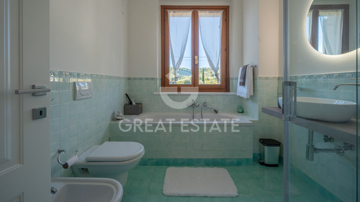 Image No.36-5 Bed Country House for sale