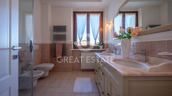 Image No.40-5 Bed Country House for sale