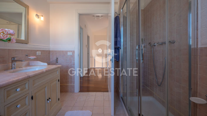 Image No.41-5 Bed Country House for sale