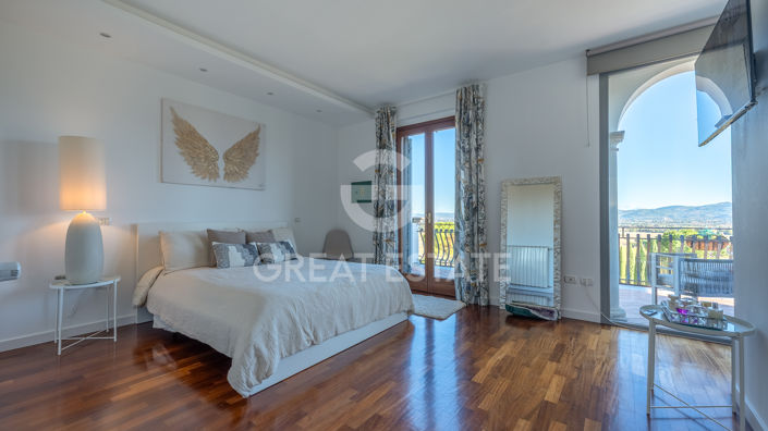 Image No.42-5 Bed Country House for sale