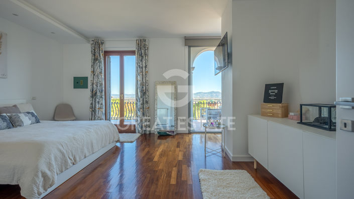 Image No.43-5 Bed Country House for sale