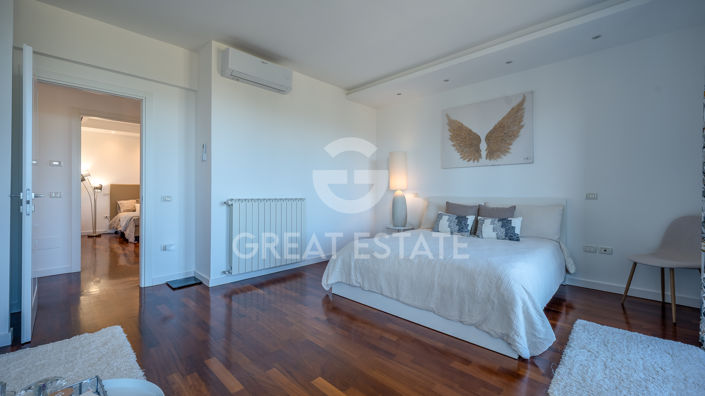 Image No.44-5 Bed Country House for sale