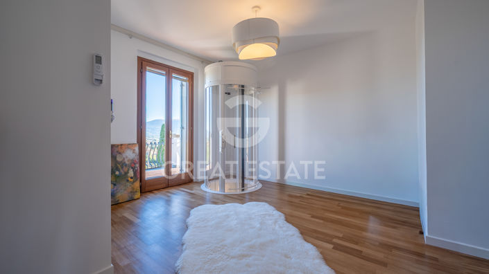 Image No.45-5 Bed Country House for sale