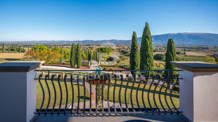 Image No.51-5 Bed Country House for sale
