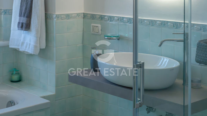 Image No.56-5 Bed Country House for sale