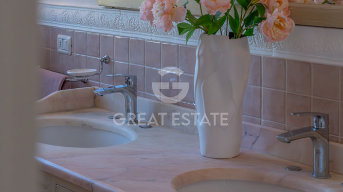 Image No.58-5 Bed Country House for sale