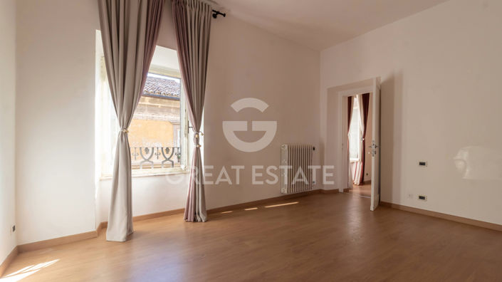 Image No.12-2 Bed Property for sale