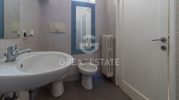 Image No.20-2 Bed Property for sale
