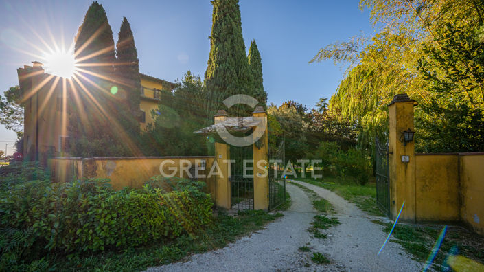 Image No.13-9 Bed Villa for sale