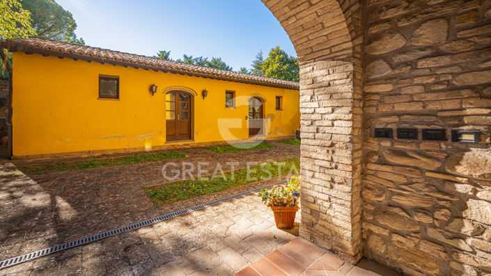 Image No.14-9 Bed Villa for sale