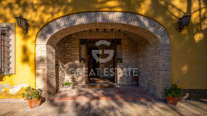 Image No.15-9 Bed Villa for sale