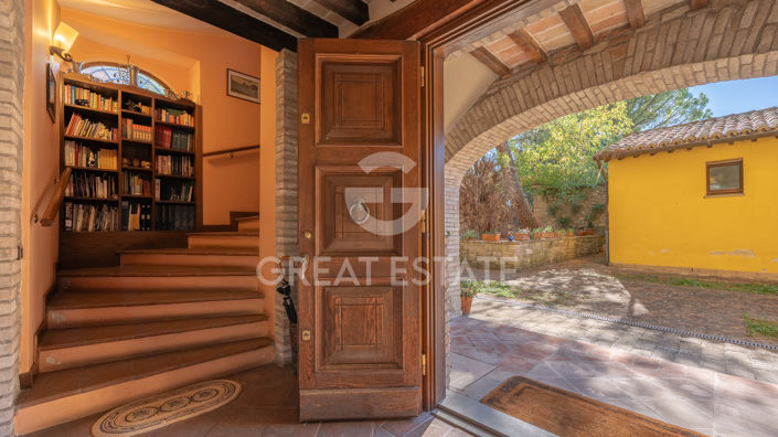 Image No.19-9 Bed Villa for sale