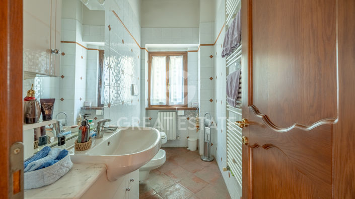 Image No.28-9 Bed Villa for sale
