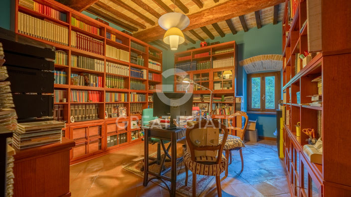 Image No.30-9 Bed Villa for sale