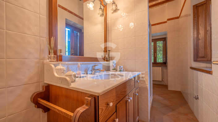 Image No.33-9 Bed Villa for sale