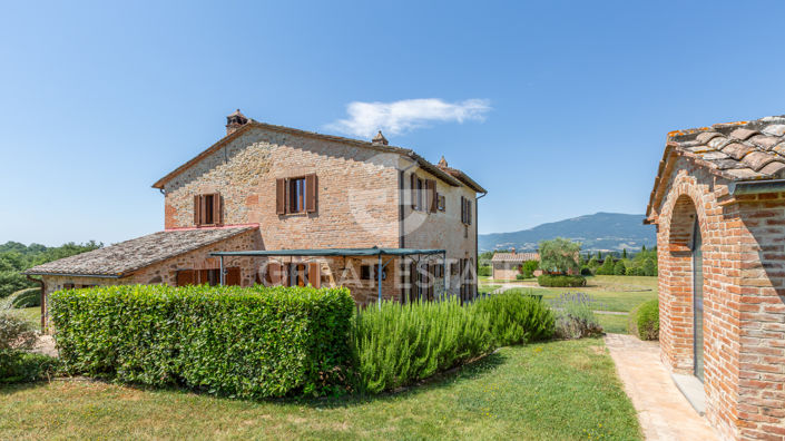 Image No.18-7 Bed Country House for sale