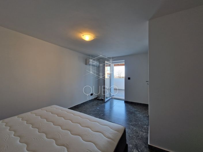 Image No.11-3 Bed House for sale