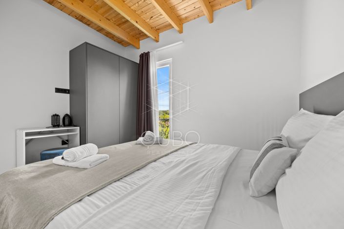 Image No.21-3 Bed House for sale