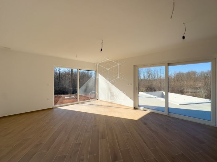 Image No.10-3 Bed House for sale