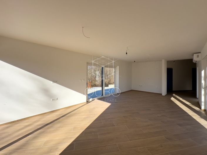 Image No.11-3 Bed House for sale