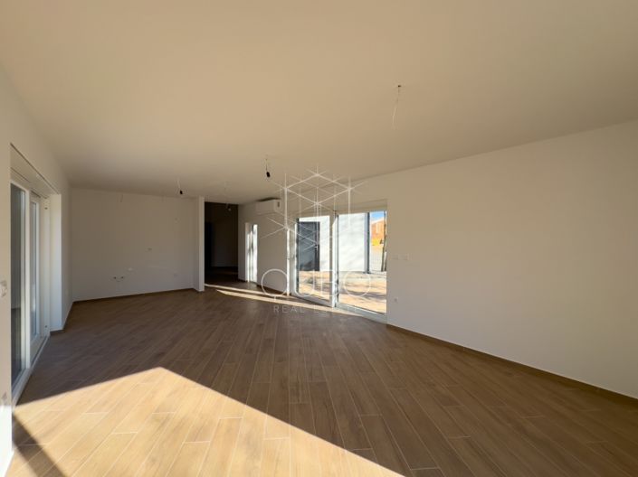 Image No.12-3 Bed House for sale