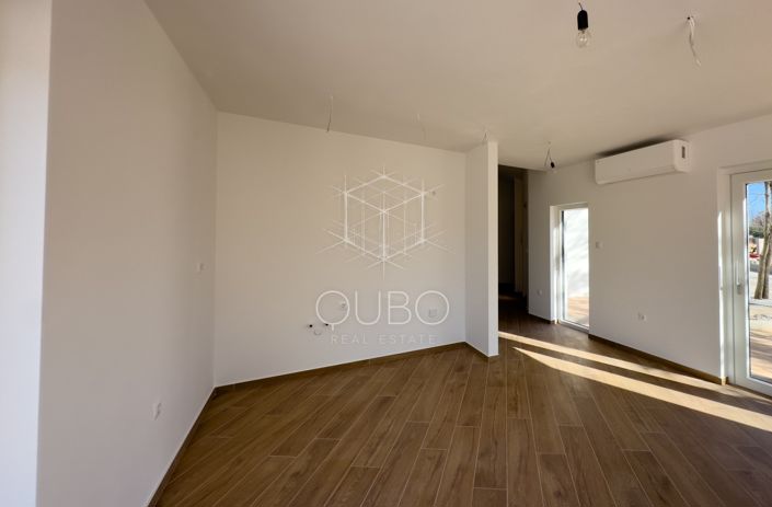 Image No.13-3 Bed House for sale