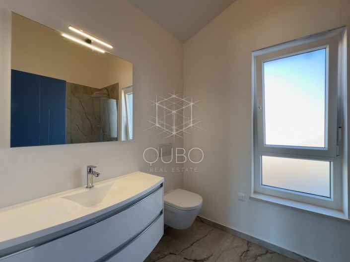 Image No.17-3 Bed House for sale