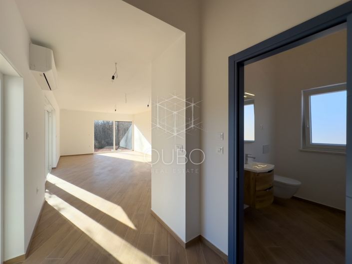 Image No.6-3 Bed House for sale