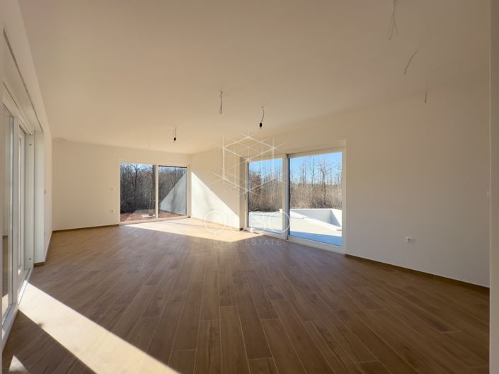 Image No.8-3 Bed House for sale