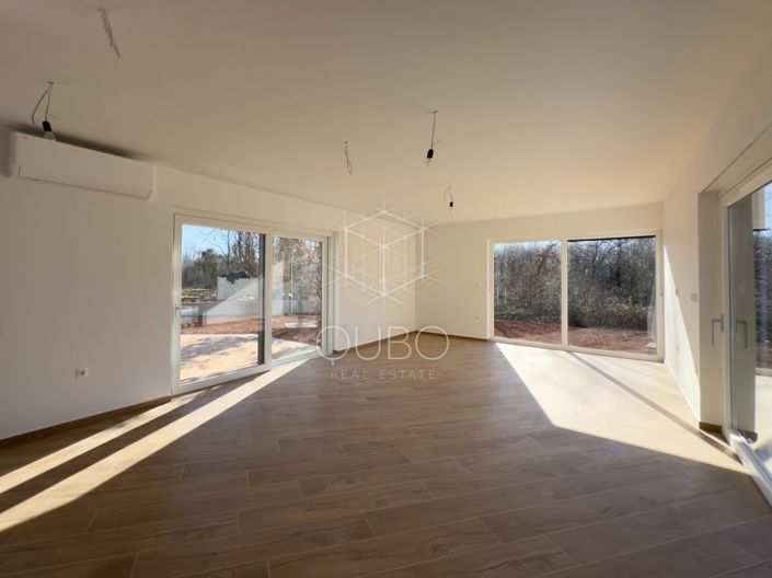 Image No.9-3 Bed House for sale