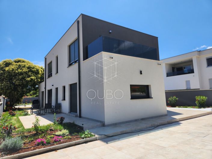 Image No.10-3 Bed House for sale