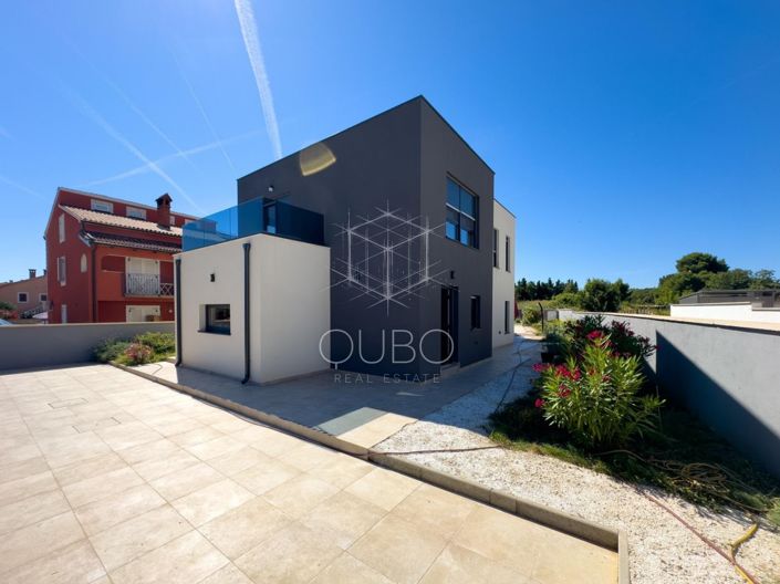 Image No.11-3 Bed House for sale