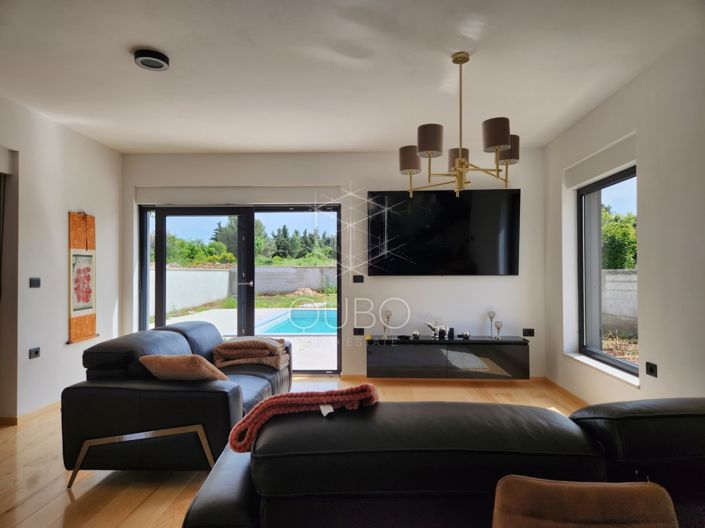 Image No.13-3 Bed House for sale