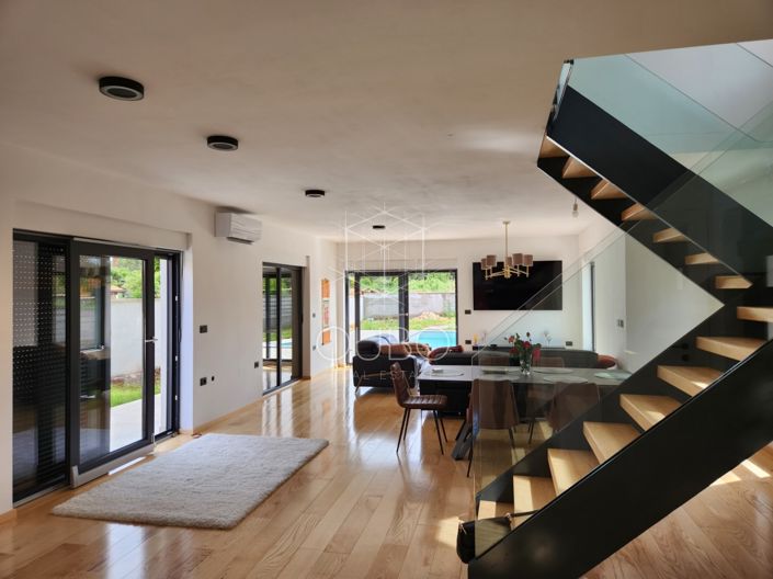 Image No.16-3 Bed House for sale