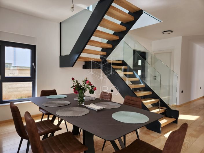 Image No.17-3 Bed House for sale