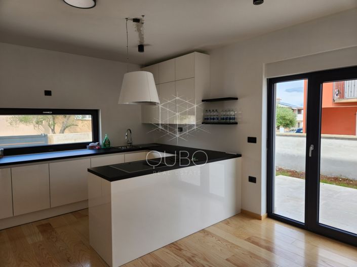 Image No.18-3 Bed House for sale