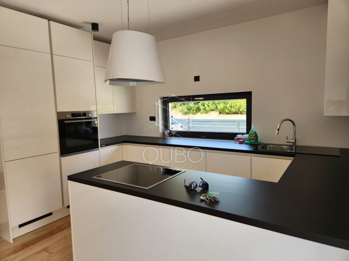 Image No.19-3 Bed House for sale