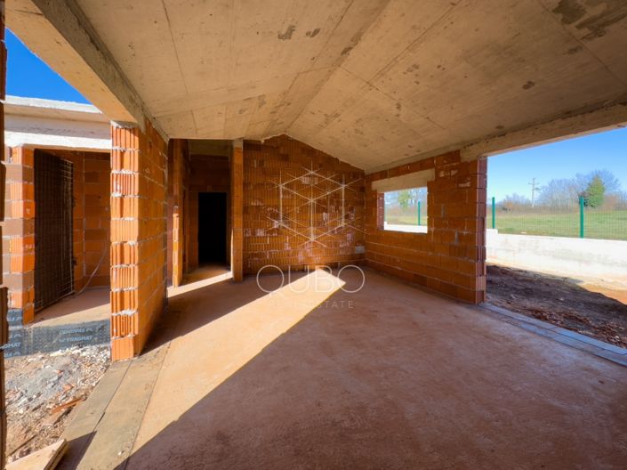 Image No.12-2 Bed House for sale